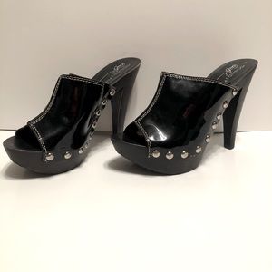NWOT-Donald J. Pilnar 3-4 inch (depending if you are counting the platform) heel